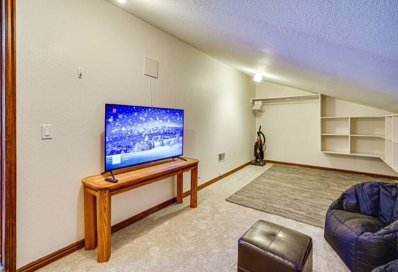 Park City Home W/ 2 Fireplaces & 2 Living Rooms!