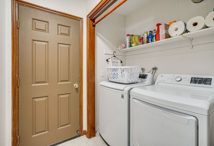 Park City Home W/ 2 Fireplaces & 2 Living Rooms!