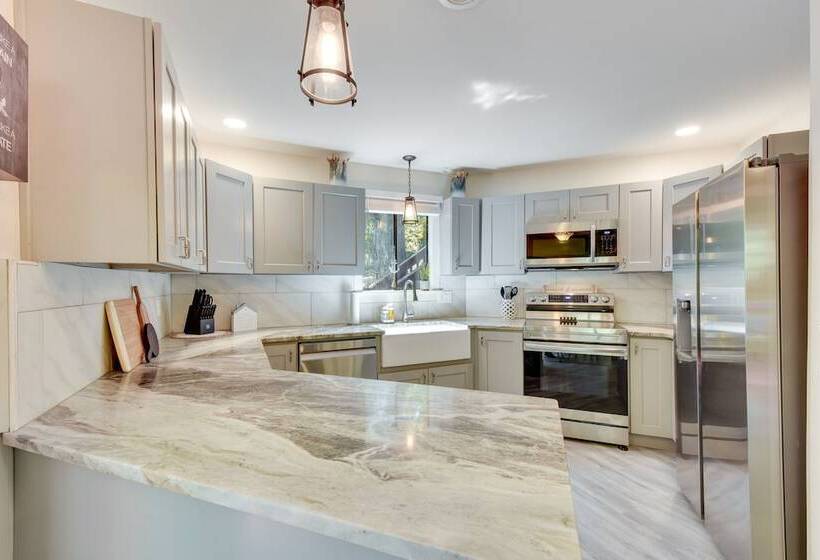 Peaceful Gainesville Cottage W/ Lake Lanier Access