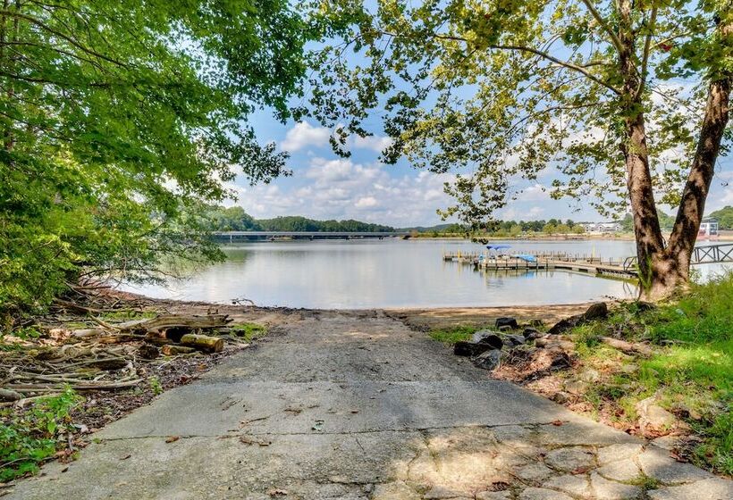 Peaceful Gainesville Cottage W/ Lake Lanier Access