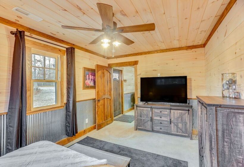 Peaceful Hiker S Hideaway W/ Deck On 1 Acre!