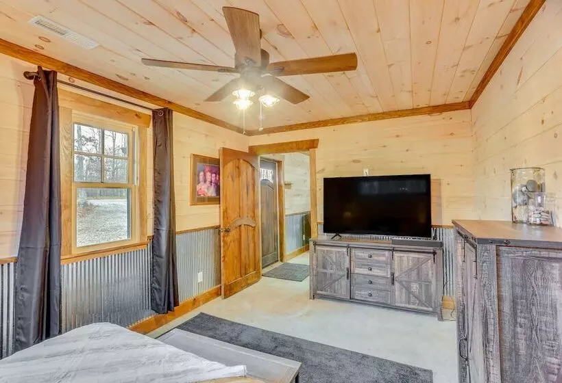 Peaceful Hiker S Hideaway W/ Deck On 1 Acre!