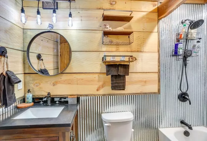 Peaceful Hiker S Hideaway W/ Deck On 1 Acre!