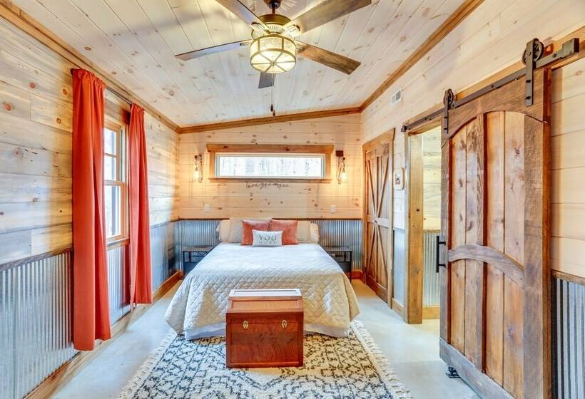 Peaceful Hiker S Hideaway W/ Deck On 1 Acre!