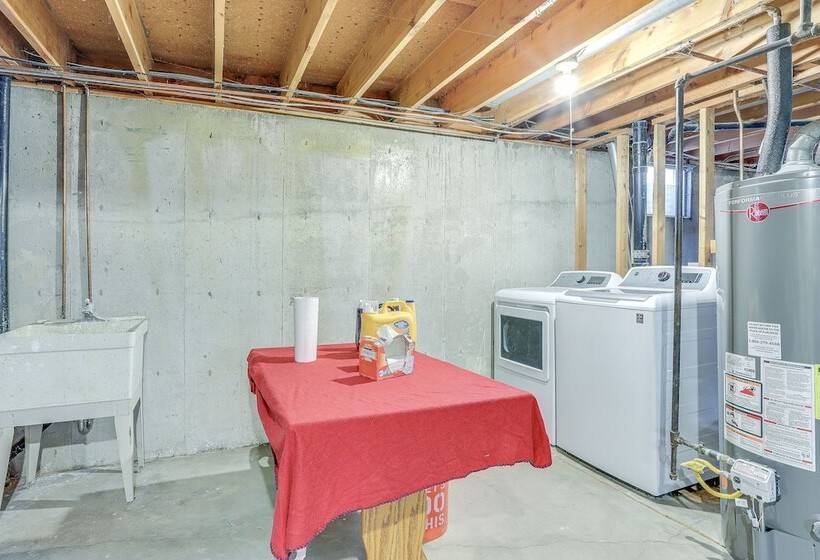 14 Mi To Denver Zoo: Pet Friendly Arvada Home