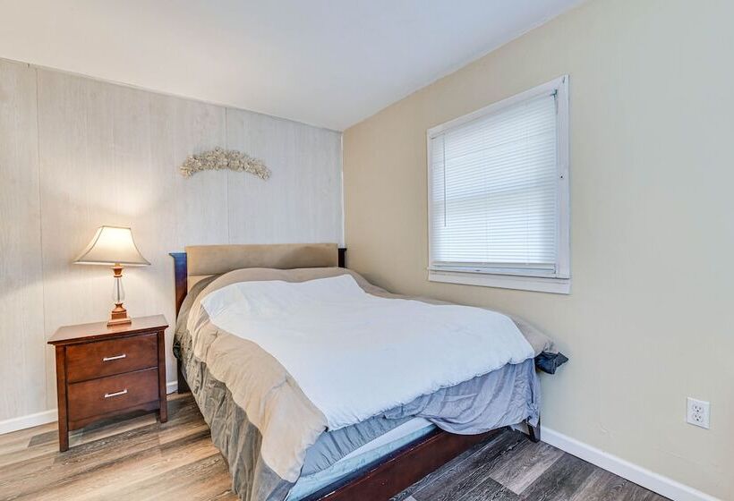 Pet Friendly New York Escape W/ Deck & Lake Views!