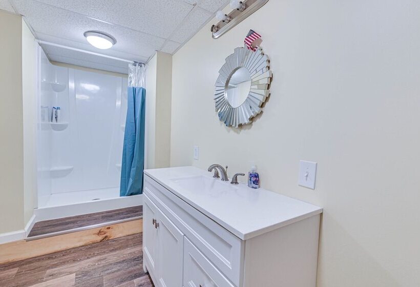 Pet Friendly New York Escape W/ Deck & Lake Views!