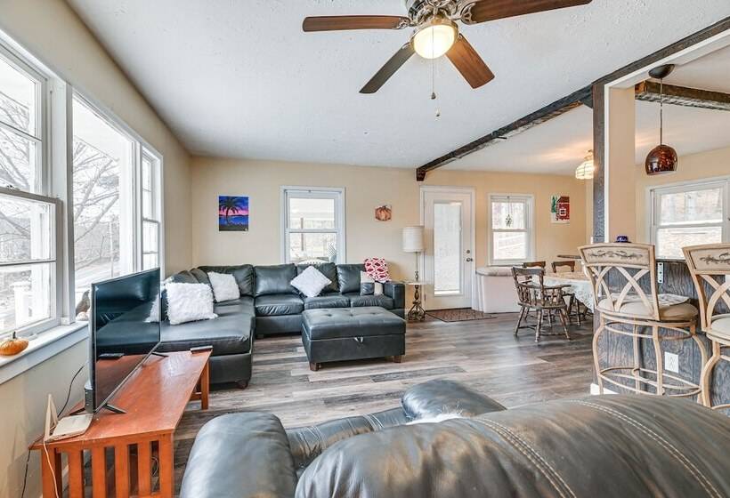 Pet Friendly New York Escape W/ Deck & Lake Views!