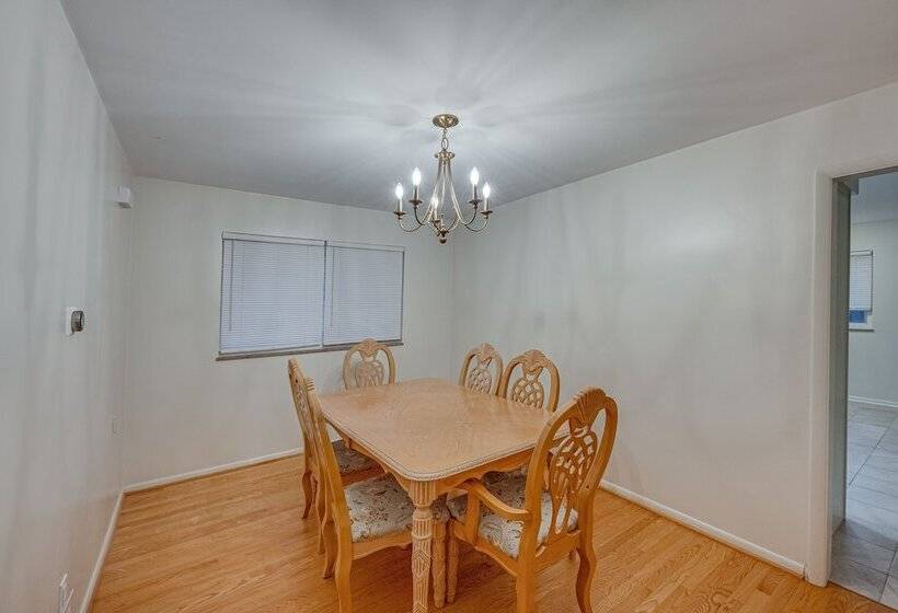 Quiet Ann Arbor Home 2 Mi To Michigan Stadium!