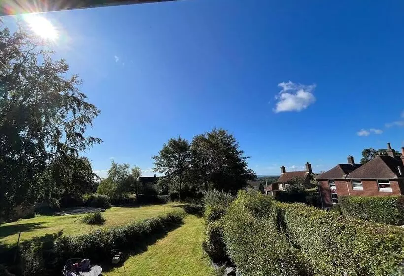 3br Fireplace Hottub Garden Parking