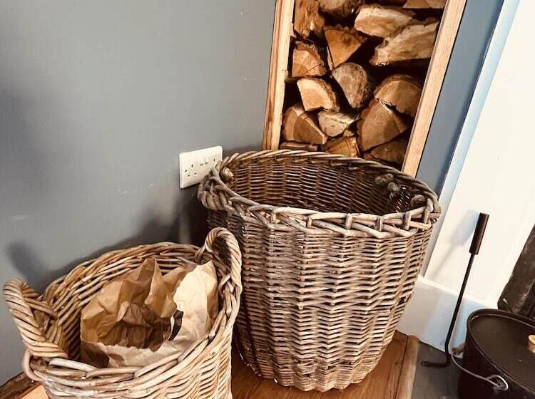 3br Fireplace Hottub Garden Parking