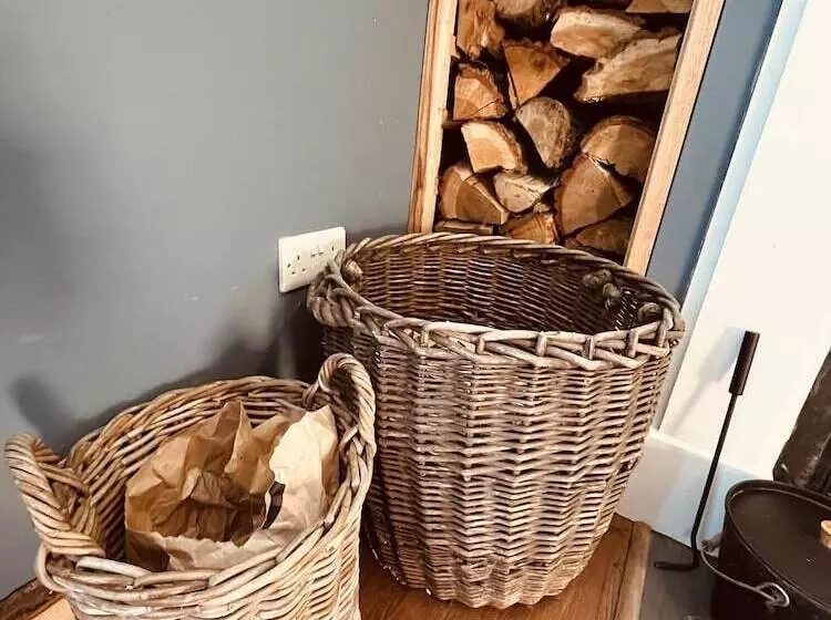 3br Fireplace Hottub Garden Parking