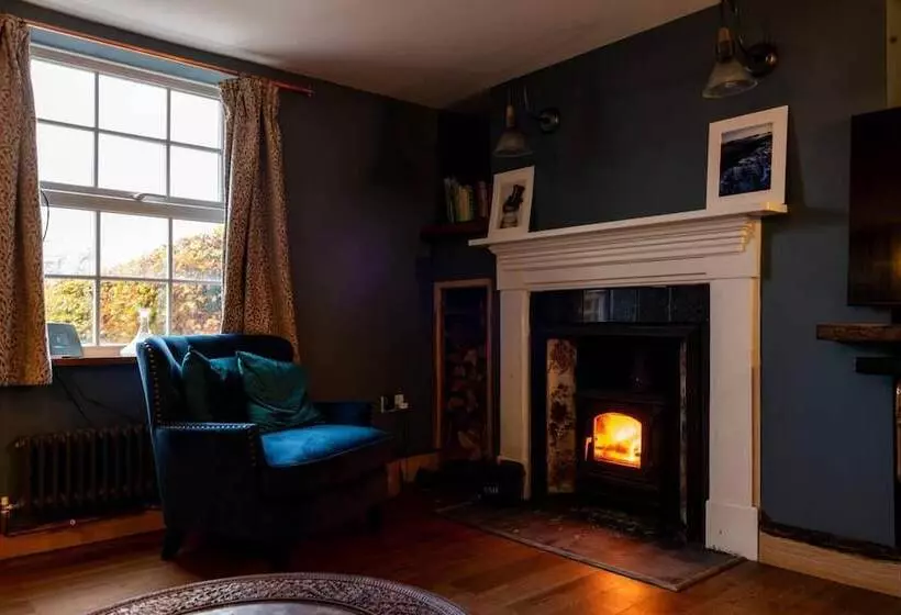 3br Fireplace Hottub Garden Parking