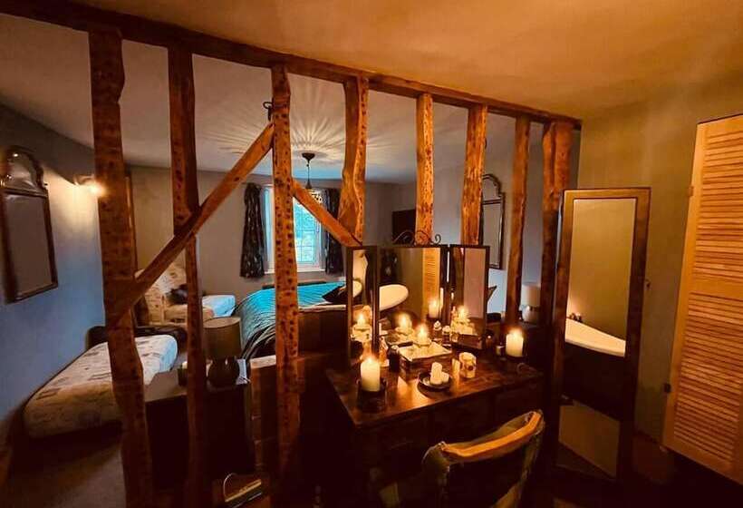 3br Fireplace Hottub Garden Parking