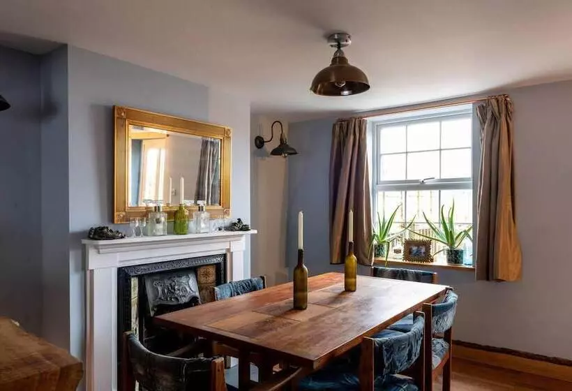 3br Fireplace Hottub Garden Parking