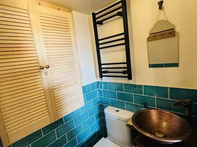 3br Fireplace Hottub Garden Parking