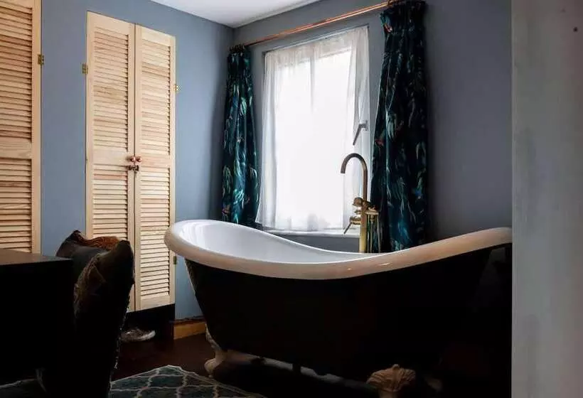 3br Fireplace Hottub Garden Parking