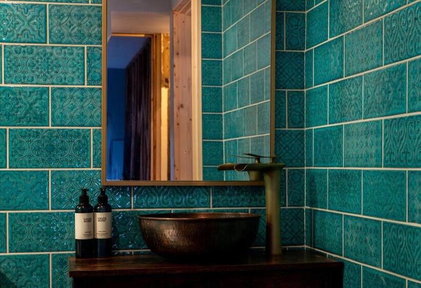 3br Fireplace Hottub Garden Parking