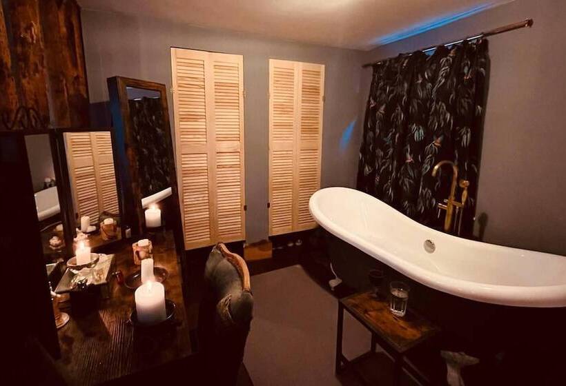 3br Fireplace Hottub Garden Parking