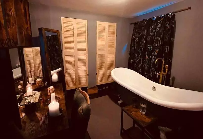 3br Fireplace Hottub Garden Parking