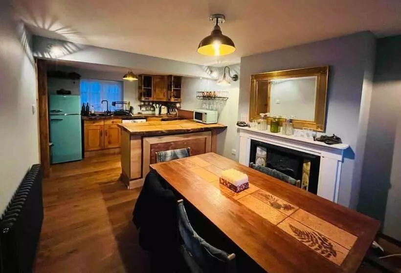 3br Fireplace Hottub Garden Parking