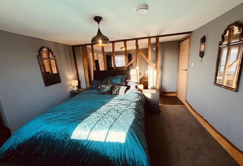 3br Fireplace Hottub Garden Parking