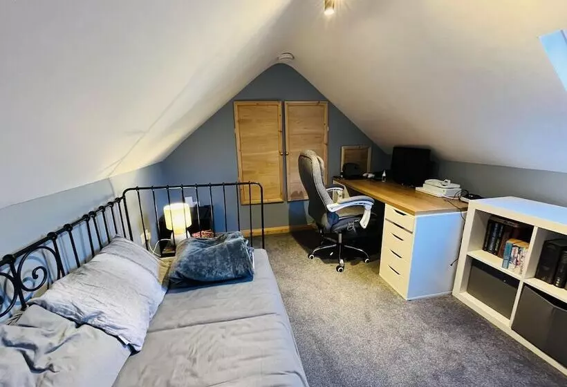 3br Fireplace Hottub Garden Parking