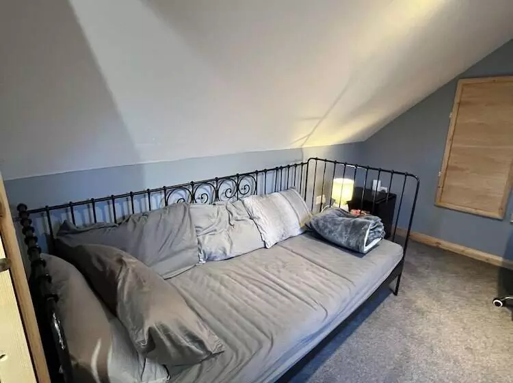 3br Fireplace Hottub Garden Parking