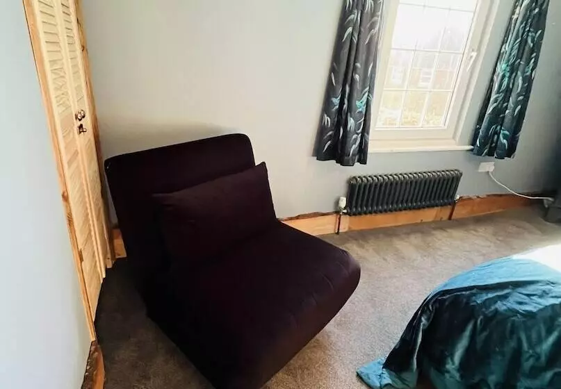 3br Fireplace Hottub Garden Parking