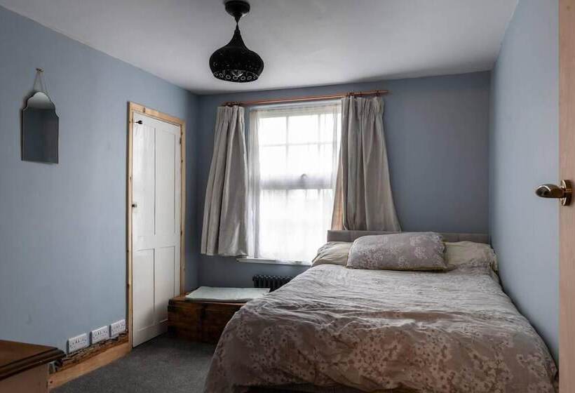 3br Fireplace Hottub Garden Parking