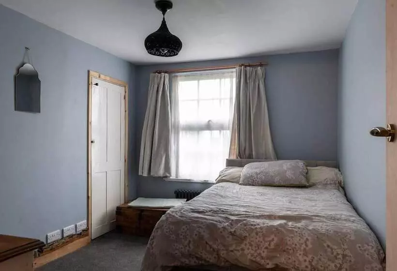 3br Fireplace Hottub Garden Parking