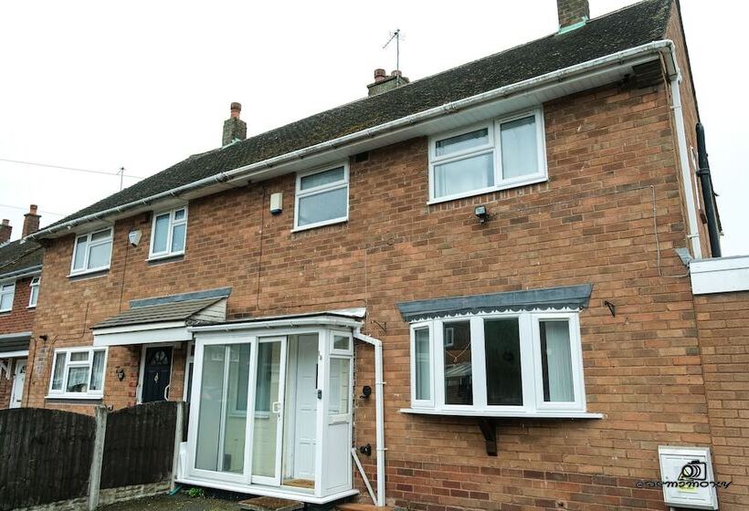 إقامة Cosy Home With Private Parking