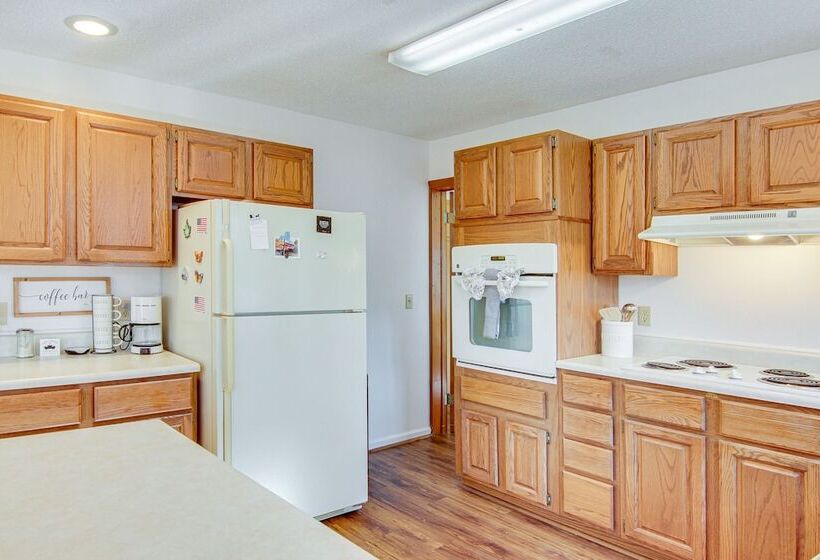 Scenic Fairview Vacation Home ~ 15 Mi To Asheville