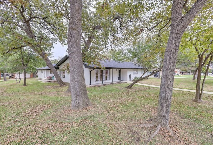 Spacious Bryan Home W/ Patio: 4 Mi To Downtown