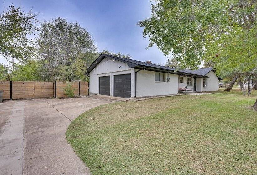 Spacious Bryan Home W/ Patio: 4 Mi To Downtown