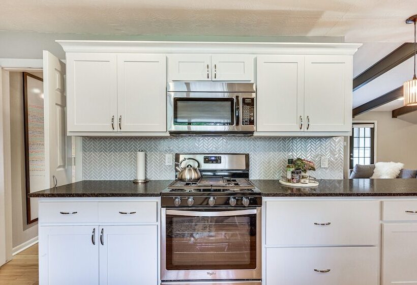 Spacious Bryan Home W/ Patio: 4 Mi To Downtown