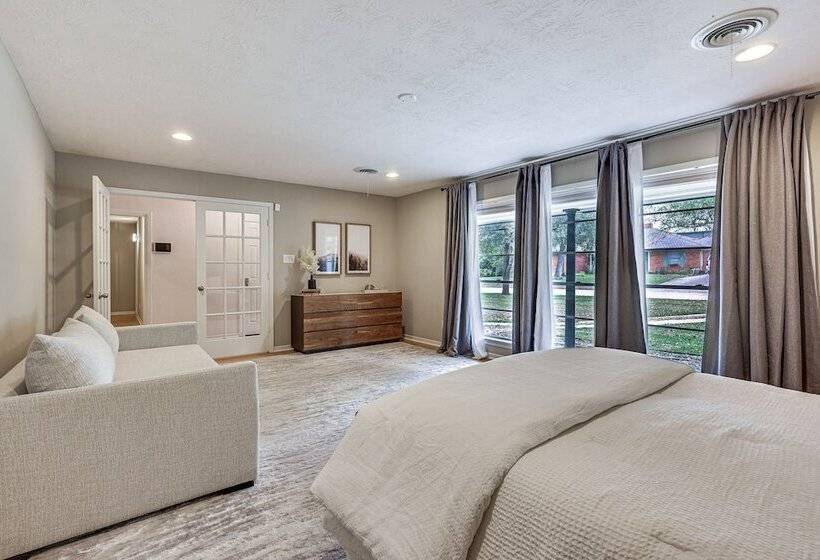 Spacious Bryan Home W/ Patio: 4 Mi To Downtown