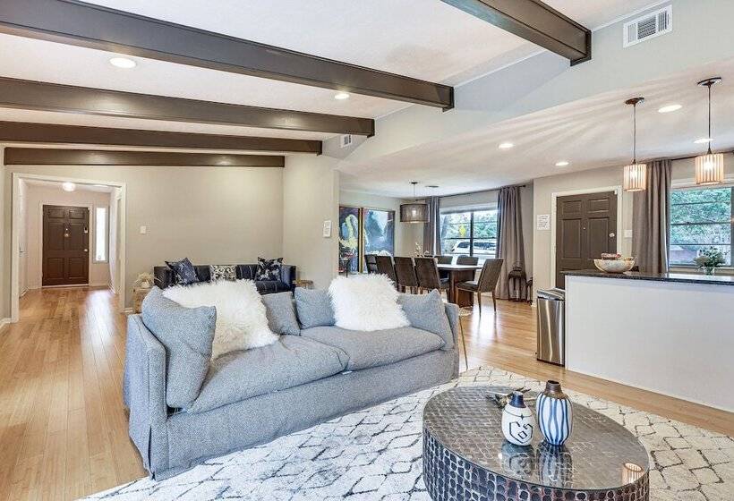 Spacious Bryan Home W/ Patio: 4 Mi To Downtown