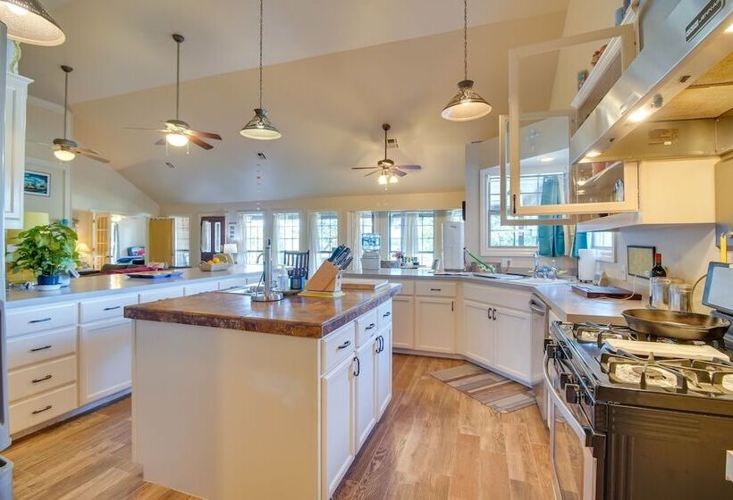 Spacious Grand Lake Lodge: Dock, Views & Grill!