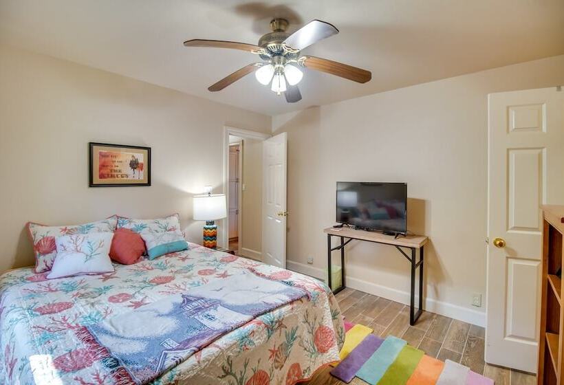 Spacious Grand Lake Lodge: Dock, Views & Grill!