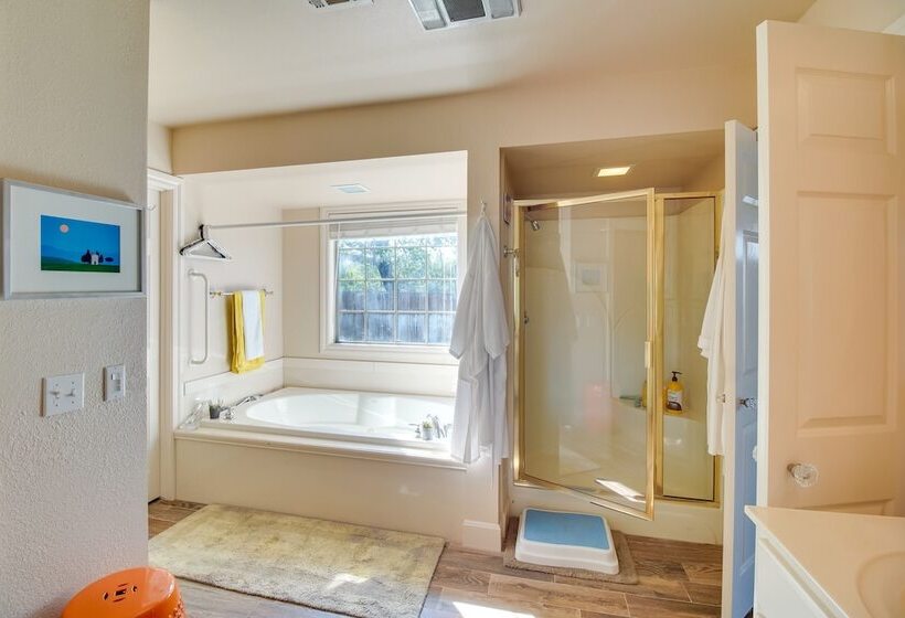 Spacious Grand Lake Lodge: Dock, Views & Grill!