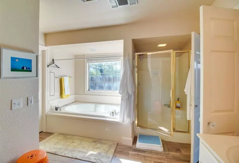 Spacious Grand Lake Lodge: Dock, Views & Grill!