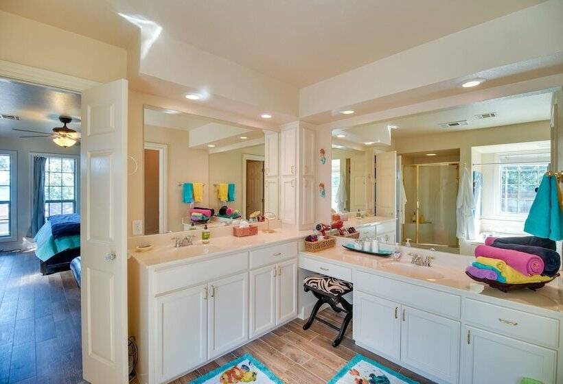 Spacious Grand Lake Lodge: Dock, Views & Grill!