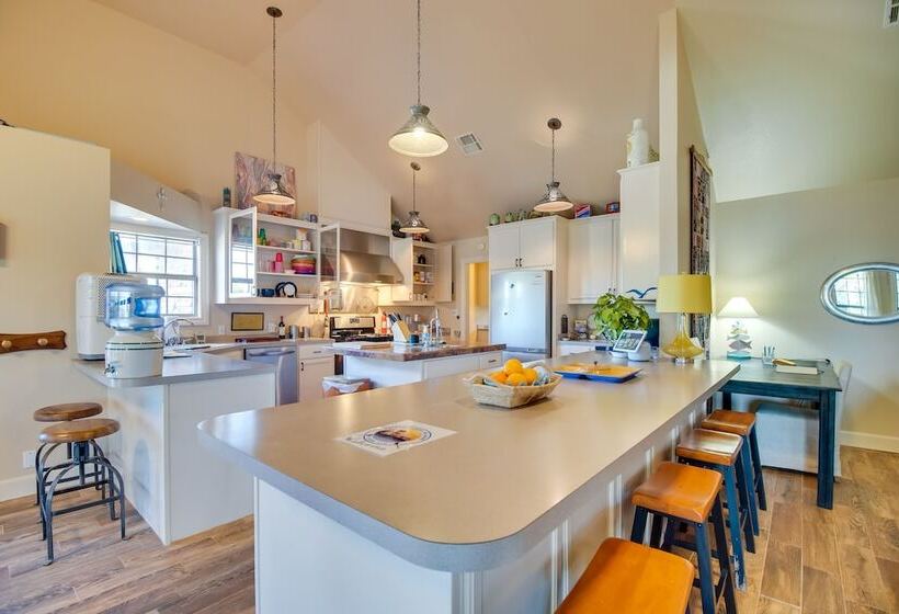 Spacious Grand Lake Lodge: Dock, Views & Grill!