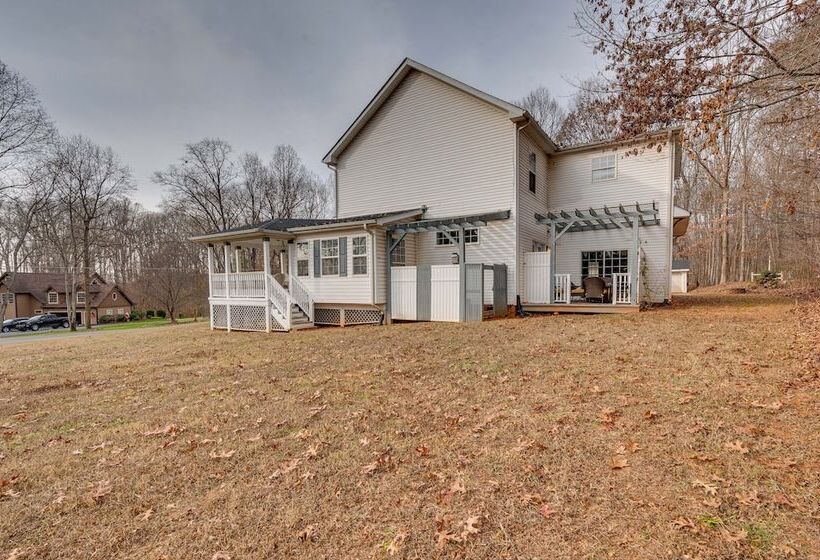 Spacious Mooresville Home W/ Lake Norman View!