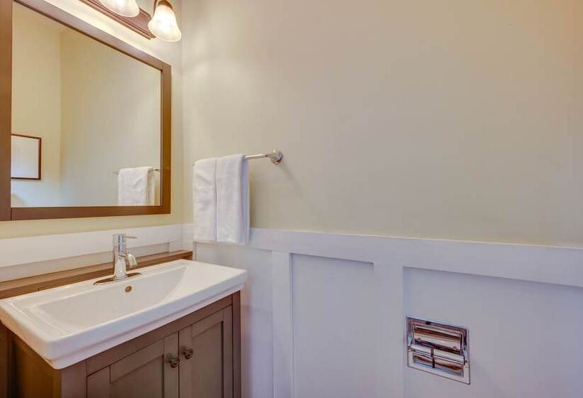 Spacious Mooresville Home W/ Lake Norman View!