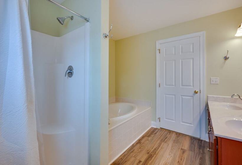 Spacious Mooresville Home W/ Lake Norman View!