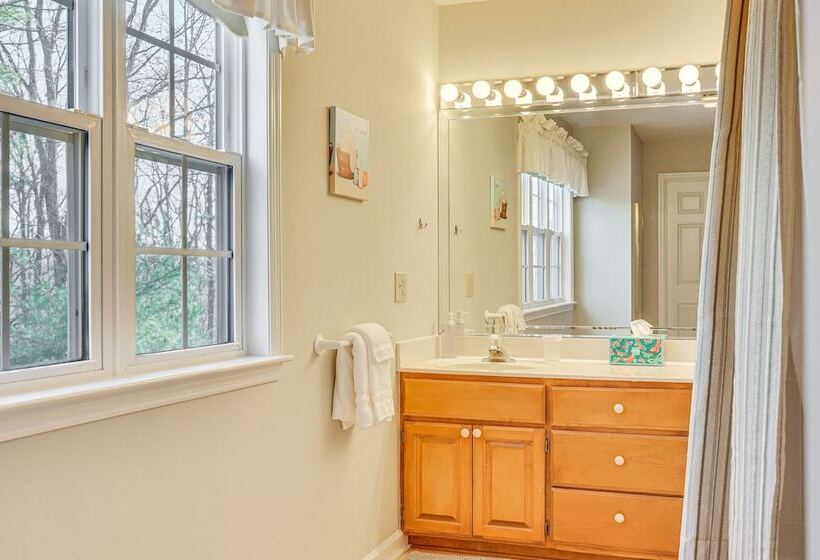 Stunning Hayesville Retreat: 2 Mi To Lake Chatuge