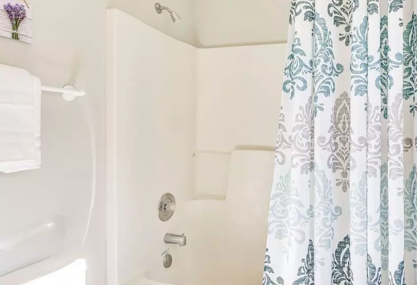 Stunning Hayesville Retreat: 2 Mi To Lake Chatuge