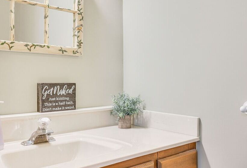 Stunning Hayesville Retreat: 2 Mi To Lake Chatuge